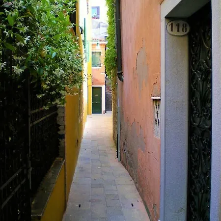 Apartment A Venetian *